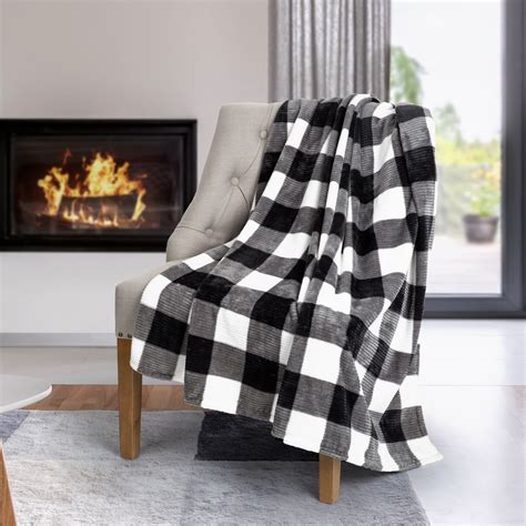 black and white throwing blanket